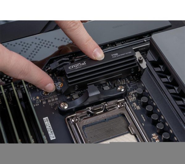 CRUCIAL T700 M.2 Internal SSD with Heatsink - 1 TB